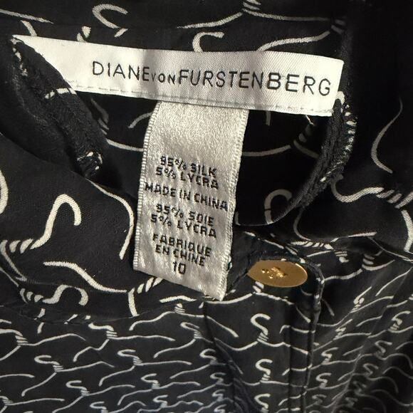 Women's Diane Von Furstenberg Silk Dress 10 Button Designer Luxury - Picture 3 of 5